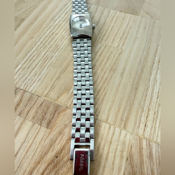 Retro fossil ladies silver tone watch NEW BATTERY main image 4